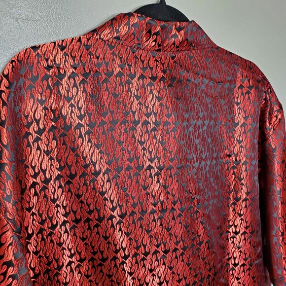 MT:2 Hot Topic Shirt Mens Size XL Metallic Red Black Flames Button Short Sleeve - Picture 4 of 9